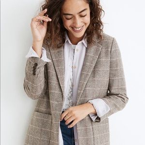 N/W/T Women’s plaid blazer.
